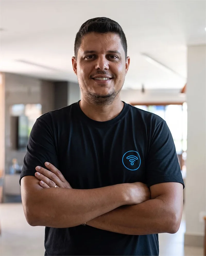 Técnico da Sultech pronto para atendimento